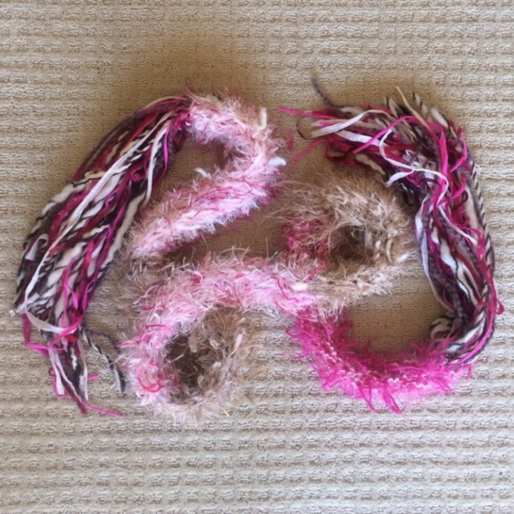 ISO Ettie once around scarf in pink and black aso Jessica Simpson